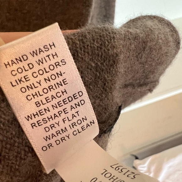 Banana Republic 100% Cashmere Cardigan - M - Picture 4 of 7